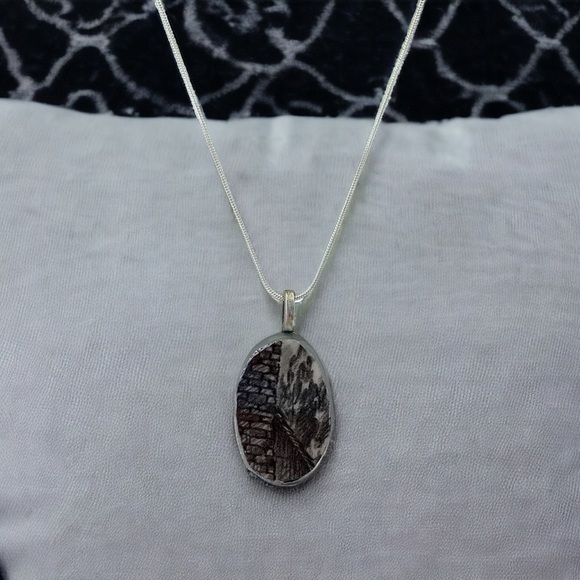 One of a kind broken china necklace - Picture 3 of 11